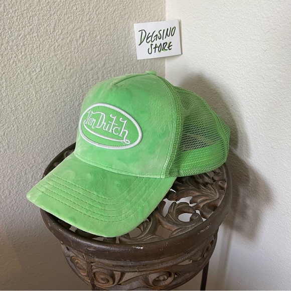 Von Dutch Velvet Trucker Hat - Picture 1 of 5